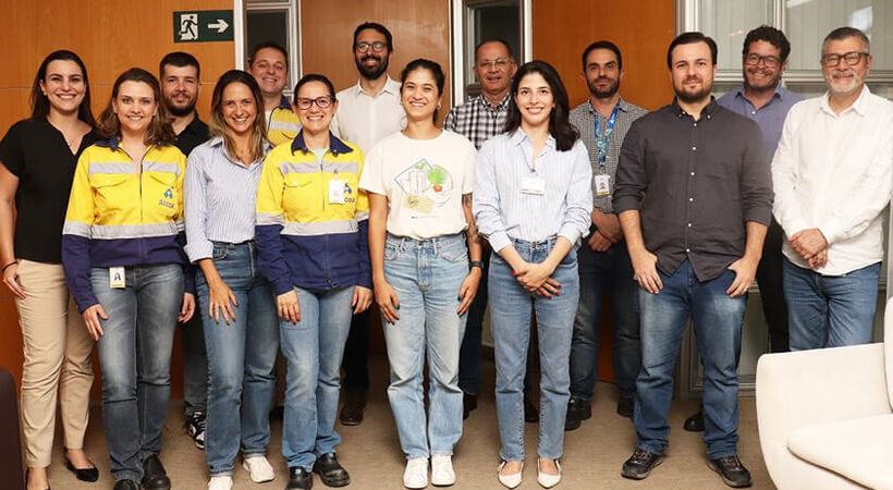 Alcoa's Brazilian team highlighted its aluminum manufacturing efficiencies to recent guests.