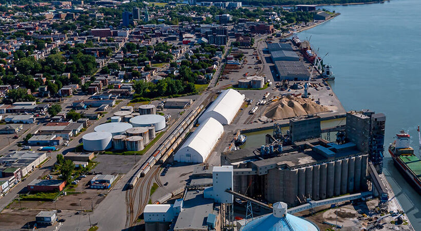 Alcoa will participate to modernise port infrastructure and optimise the reception of its raw materials.