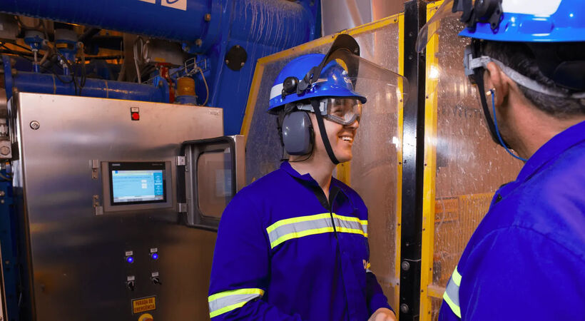 Rio Tinto and Chalco will pay $900 million for a controlling stake in Brazil's CBA aluminium company.