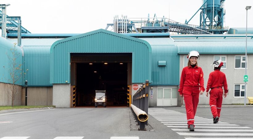 Shipments of primary aluminium decreased 14% sequentially, attributable to this idled production at Century’s Iceland facility.