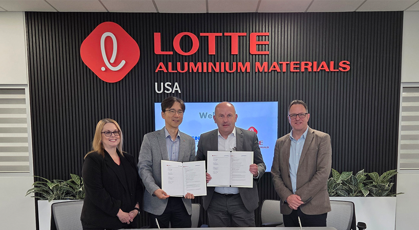 From left to right: Michelle Elliott and Eunseong Chang (both Lotte Aluminium Materials USA) with Gerhard Trilling and Adrian Musgrave (both Bridgnorth Aluminium).