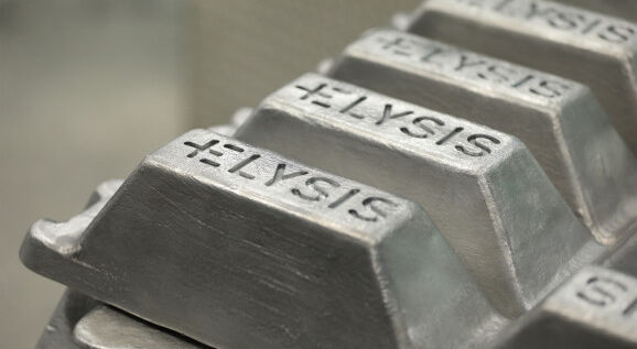 Carbon-free smelting