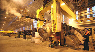 Alcoa to curtail smelting and refining capacity