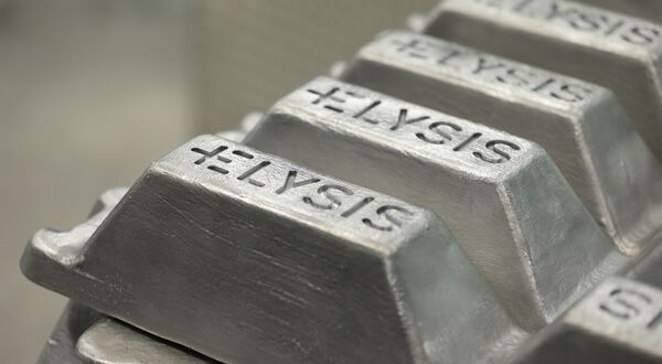 Apple buys first-ever carbon-free aluminium from Alcoa-Rio Tinto venture