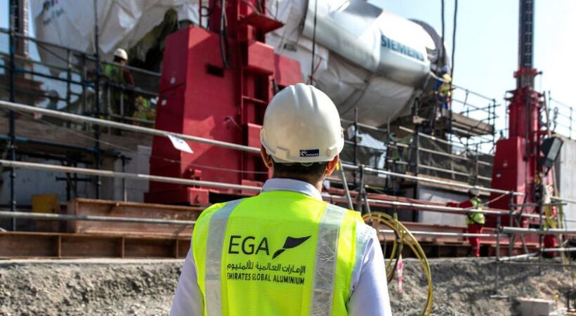 Giant gas turbine moved by road to EGA Jebel Ali in logistical feat